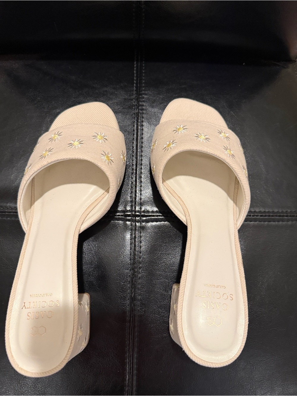 Oasis Society Cream Embroidered Slide Sandals 8.5 NWOT - Picture 5 of 8